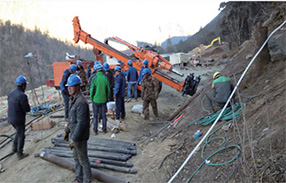 云南香格里拉普朗銅礦區 （冰川地質，56米永久性錨桿）